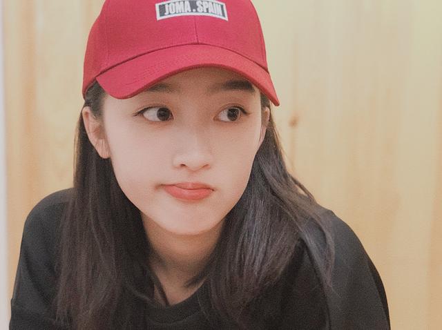 「邓恩熙」只有十五岁的邓恩熙，好作品不断，她未来的演艺之路值得期待！