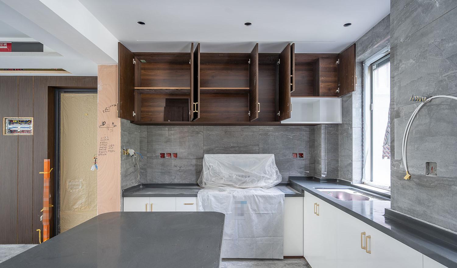 |房子再大不如会装，他家厨房客厅合二为一足足68㎡，抵我家一套房