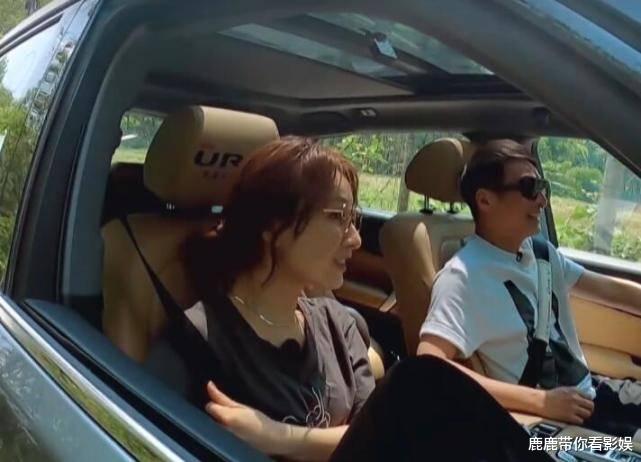 快乐家族@别的嘉宾都有接送，到快乐家族就变了，看清咋来的，这才是自己人