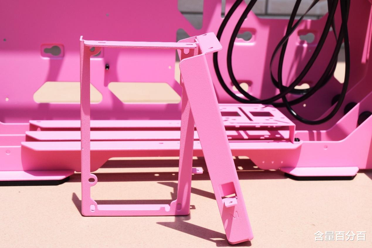 iPhone 8|钢铁直男粉，个人首款异型机箱骨伽小开拓者S装机点评