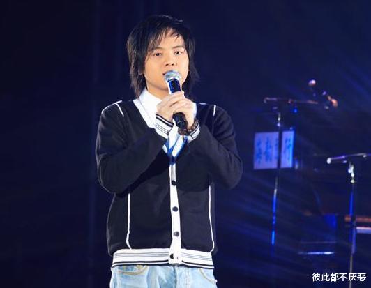 郑源|郑源：14岁开演唱会，春晚都请不动，一首歌赚上亿却被嘲口水歌