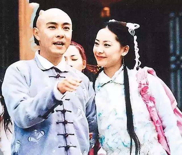 张卫健：她在33岁时嫁张卫健，疯狂打“排卵针”变40大妈，如今却美成18岁少女！