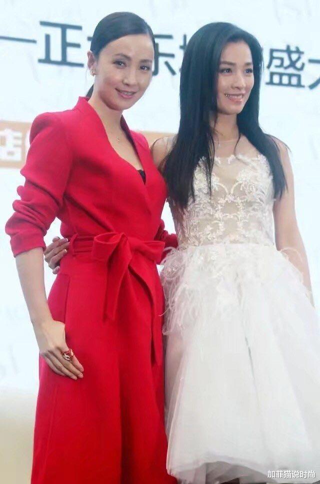 张庭|张庭首次直播大翻车!喊话不开美颜滤镜太真实,被助理气的翻白眼