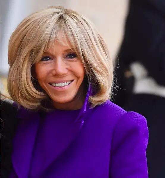 #法国#法国第一夫人扎头发美绝了，晚礼服迷人，小25岁总统老公忍不住抱