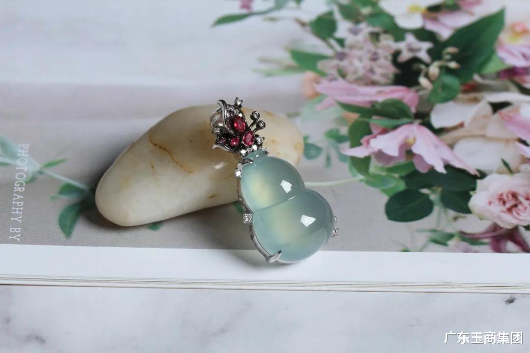 翡翠|翡翠豆种、糯种、冰种的区别，说得太透了！