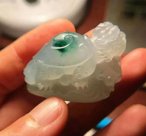 翡翠@再现老缅神仙刀，3000买的莫西沙翡翠，切开后果然名不虚传！