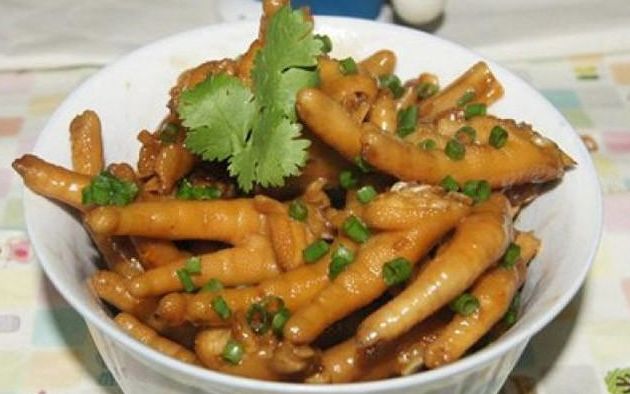 鸡爪：日常生活中经常吃的几道家常炒菜，好吃又下饭，大人小孩都爱吃