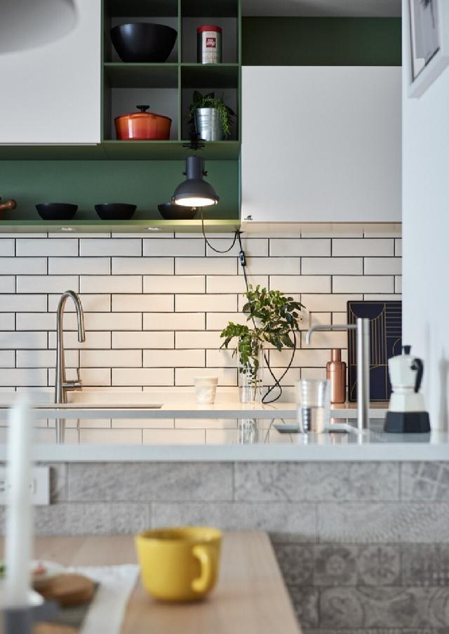 【】70平小户型，客厅后面藏书房，开放式厨房，使得空间敞亮透明