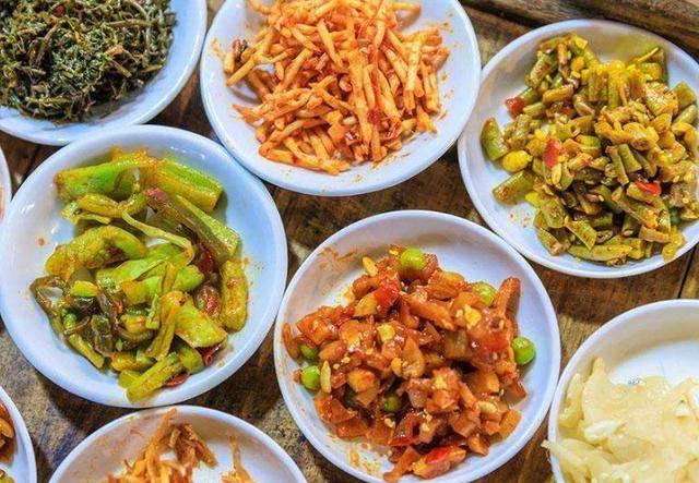 泡面▲这些早餐已列入“黑名单”,不利于娃的身体发育,别再给孩子吃了