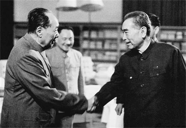 开国元勋|毛主席认同邓小平的能力，写了三字，周总理后又补一字