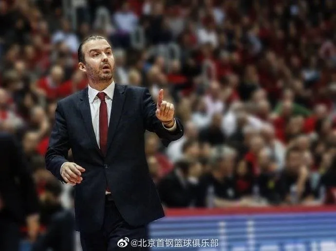 首钢集团|首钢彻底升级！官宣签约欧洲名帅！约基奇队友也加盟CBA了