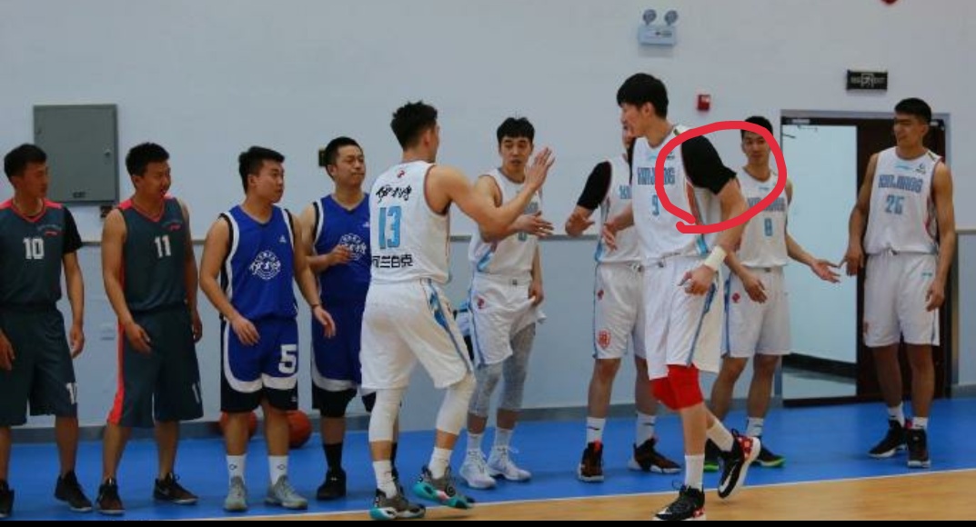 「周琦」?CBA停赛第100天，周琦终于迎来蜕变！网友：不靠P图也有实力了