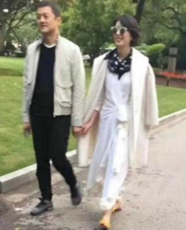 李亚鹏|商场失意情场得意,李亚鹏又交年轻小女友,他的异性缘就这么牛?