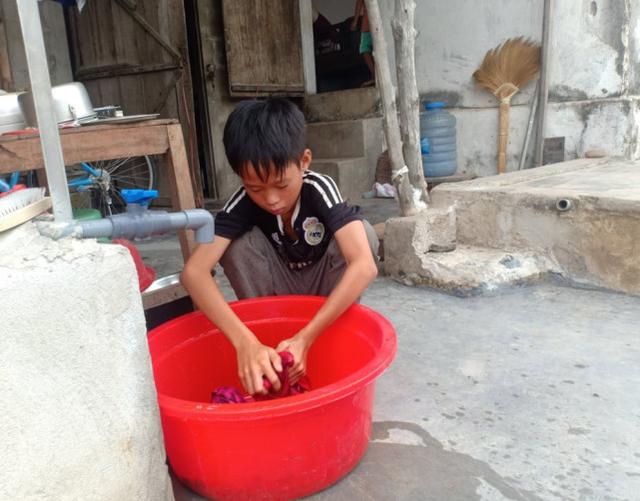 睹图|智障女子生娃后不知孩子父亲是谁，如今自己患癌儿子成了她的依靠