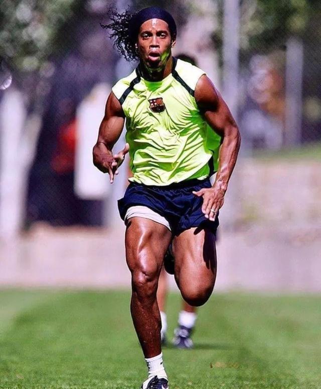 #雷诺纬度#小罗身体也挺吓人的，手臂和大腿的肌肉和纬度只能用恐怖来形容