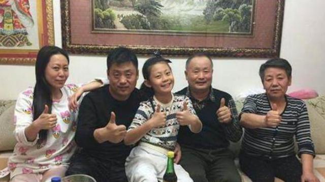 宋晓峰晒出自己的家，赵本山徒弟都这么接地气？家里装修是乡村风