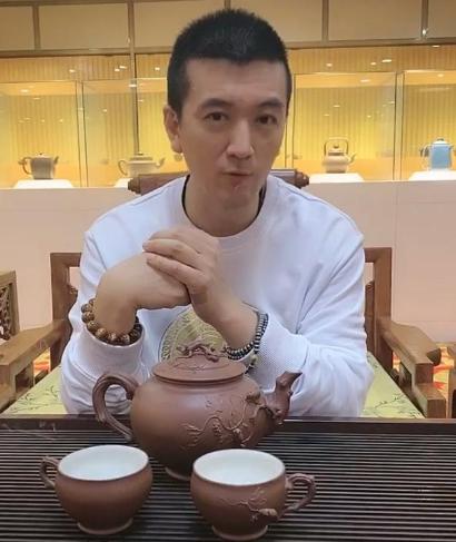 「黄圣依」从红极一时到\反面教材\，嫁豪门1年2亿零花钱的黄圣依，被丈夫杨子\毁\了