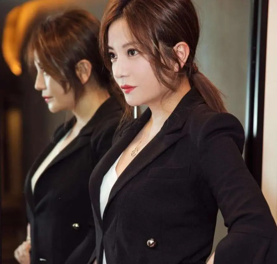 还珠格格@演员拍戏为什么只看上半身?《还珠》剧照告诉你答案,忍住别笑!