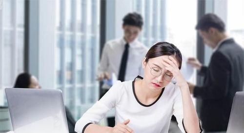 |在同事面前，什么都能炫耀，唯独要在3件事上装傻，这才是聪明人