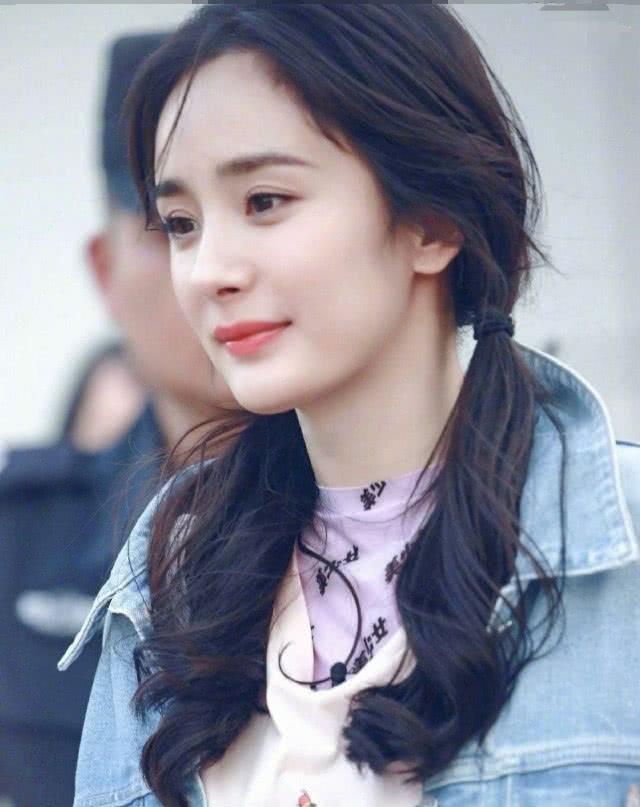 『穿衣搭配』超减龄的双马尾造型，哪个女星扎起来最可爱？看到鞠婧祎就爱了