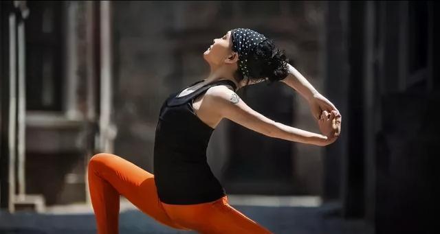 |中国最美瑜伽奶奶告诉你，练瑜伽60岁也依然可以做少女