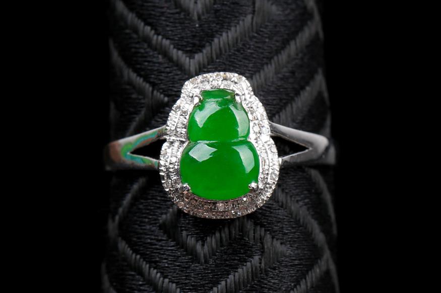 翡翠：选购翡翠戒指时，不能不知道的坑