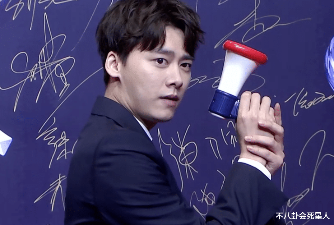 梁朝伟|星动夜红毯生图：梁朝伟满脸褶子，章子怡脸部紧绷，姚晨大嘴抢镜