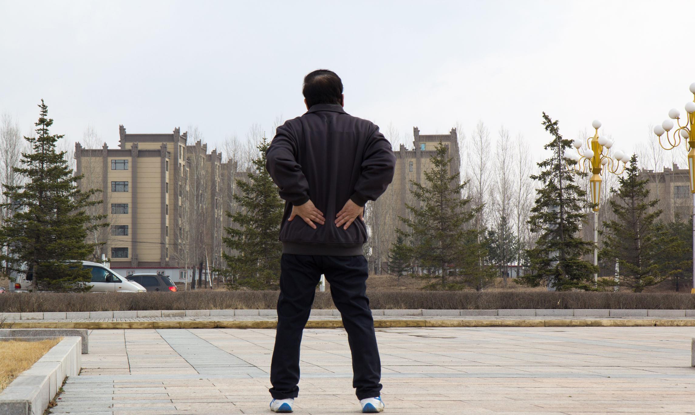 尿酸|尿酸偏高的人,身体或有4个表现,若一条不中,说明尿酸还算稳定