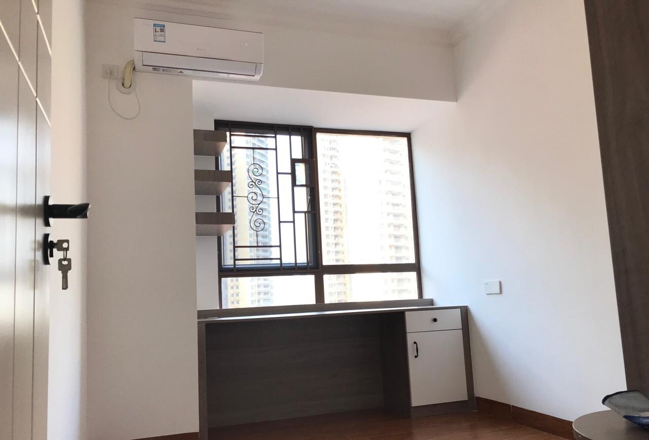 「」花了两天打扫干净，还没布置家具就很漂亮，家人都满意电视墙！