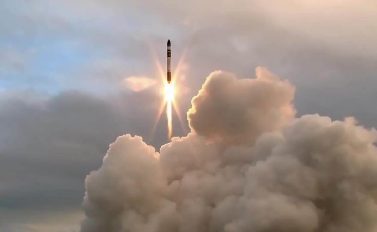 卫星@17时19分，一枚运载火箭在升空6分钟后坠落，携带的7颗卫星丢失