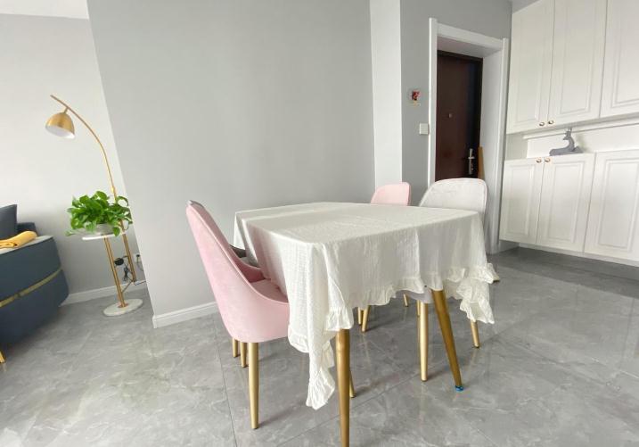 |100㎡的房子花20万装修，阳台飘窗砸掉，原来效果这么好