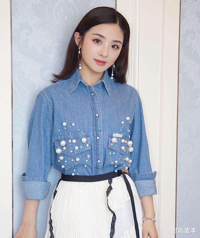 张含韵|张含韵突破形象，摩托车旁秀冷艳风，黑色亮面机车服酷帅