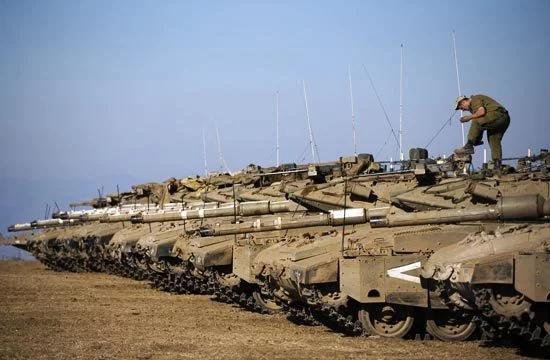 『印度』海拔4700米高原炮声四起，一支精锐坦克旅现身，印军恐慌阵脚大乱！