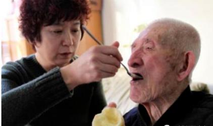 『』一旦老人出现以下“征兆”，他们时间所剩不多了，子女要早点了解！