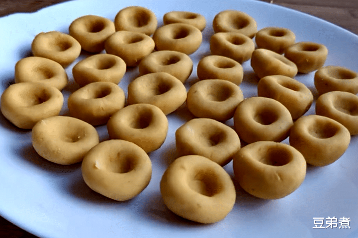 水果|秋天,遇到此菜别手软,8毛钱一斤,做成面食,香甜嫩滑,特好吃