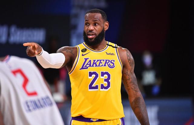 勒布朗·詹姆斯|16+11+7！湖人官方盛赞詹姆斯，韦德也忍不住发推感慨：完美