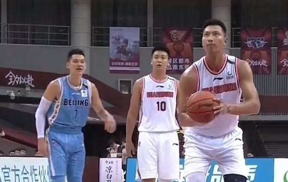 易建联|CBA关键一战！比赛局势被一人改变，一场生死大战几乎失去悬念