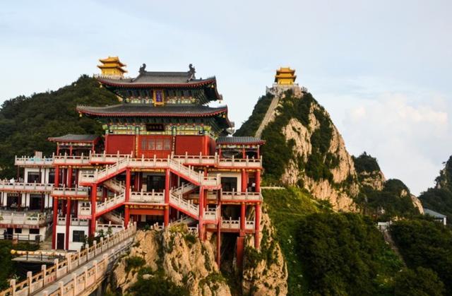 「心惊胆战」我国危险的3大建筑,看着让人心惊胆战,材料都是怎么运上去的