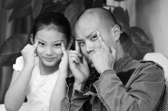 金星|20岁当爹娶3妻生3孩,曾强吻谢娜侮辱金星,今流浪街头无人识