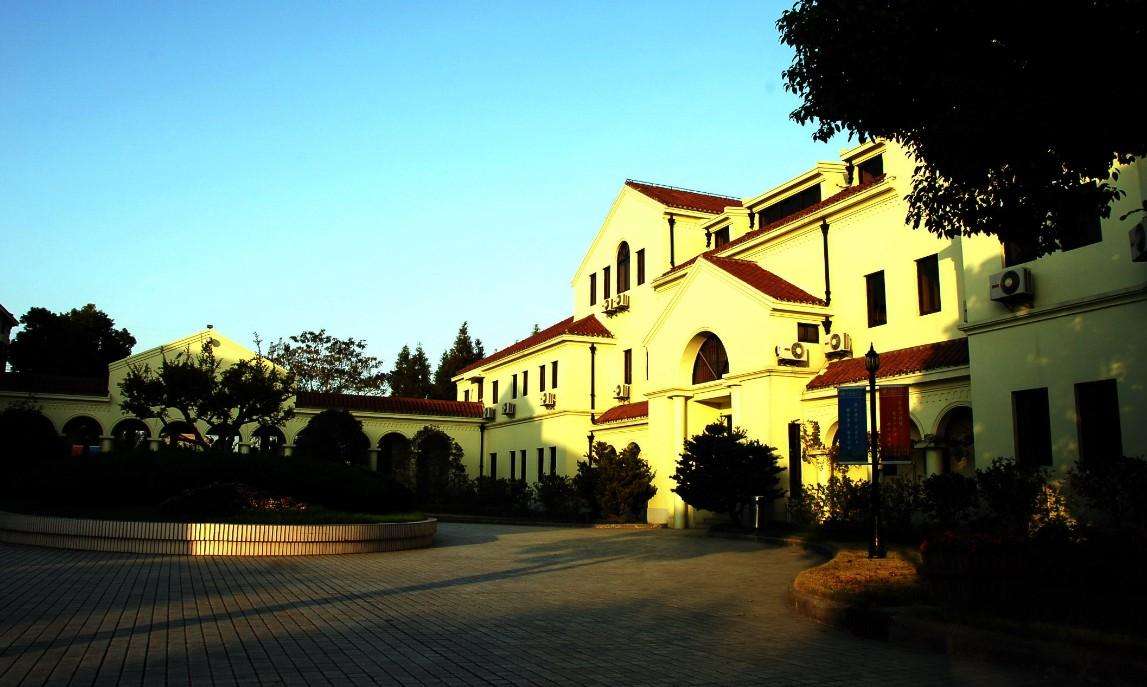 【上海市】上海最“神秘”的两所好大学，分数要求不高，但考上就是铁饭碗！