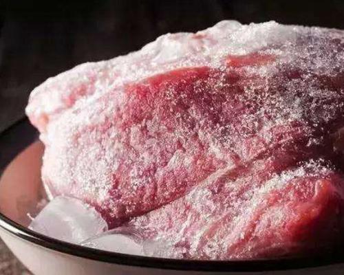 [冻肉]从冰箱里拿出的冻肉，千万别加水泡，学会这招，吃着就跟鲜肉一样
