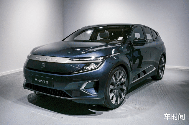 「红旗」红旗没火它却火了，配1.25米梦幻屏，起步408马力，妥妥的爆款