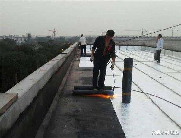 |农村自建房的房顶,做过两次防水,但还是漏水,该怎么办?