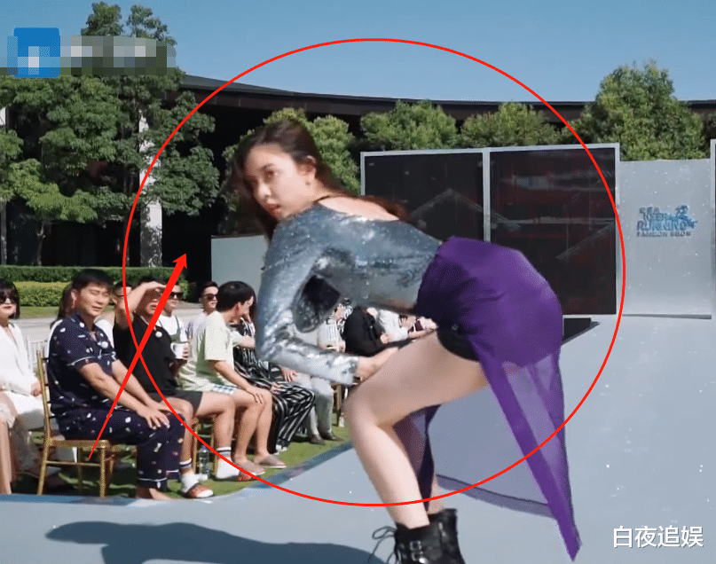 热舞@宋妍霏《跑男》跳热舞，谁注意到郑恺李晨表情？已婚跟未婚的区别