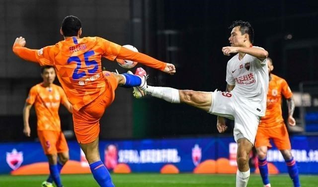 山东鲁能|山东鲁能VS深足!裁判专家:段刘愚黄牌是错判!郜林没领红牌合理