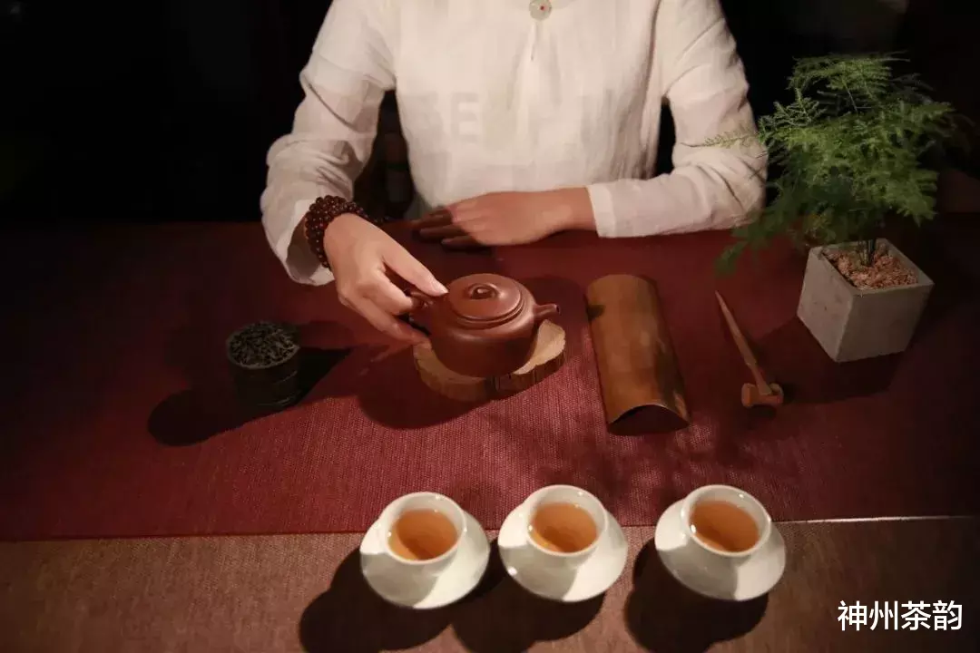 翡翠|紫砂壶用的好好的，为什么突然炸裂了？