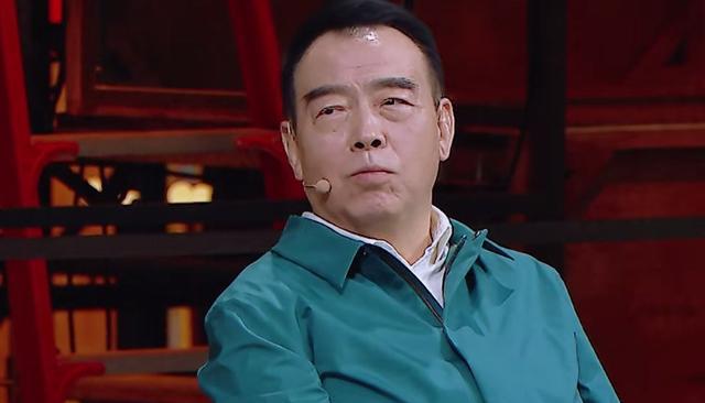 李成儒|李成儒不怕丢资源，再曝真人秀内幕，年轻演员、导演均遭点名