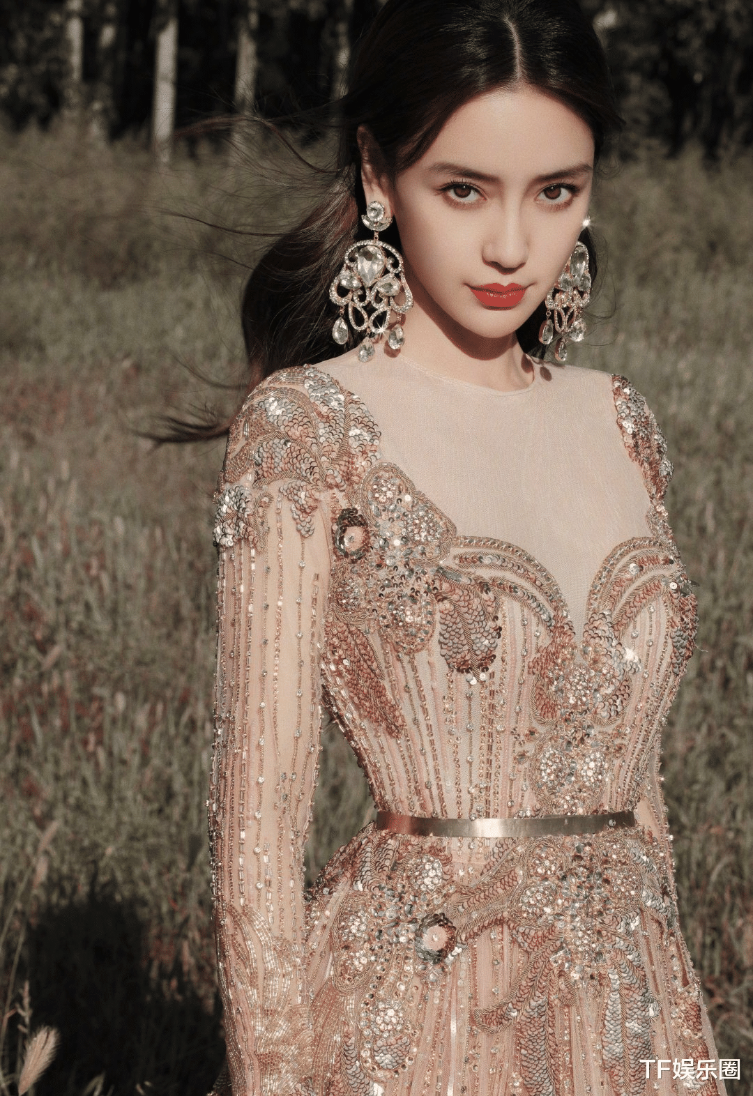 假唱|央视国庆晚会：刘烨海清跑调，baby假唱对不上口型，韩红撞脸刘欢