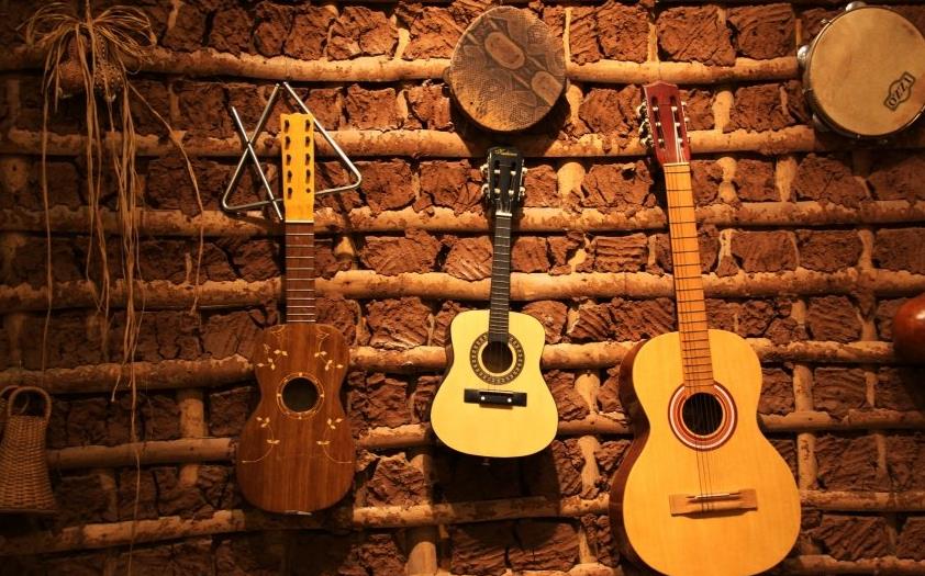 华语乐坛|如今的华语乐坛你怎么看？你还记得你校园时代那个最喜欢的歌手吗？