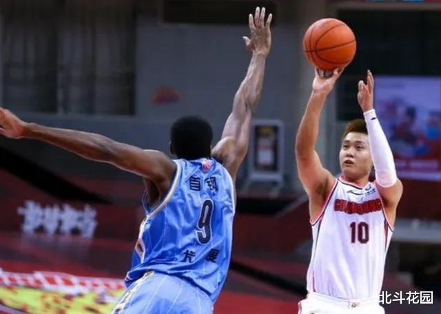 广东男篮|窒息！一夺权四人六犯68次犯规，杜锋吃T换回10分加时翻盘